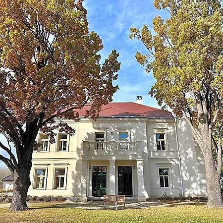 Zamek Jenisovice Hotel 3*